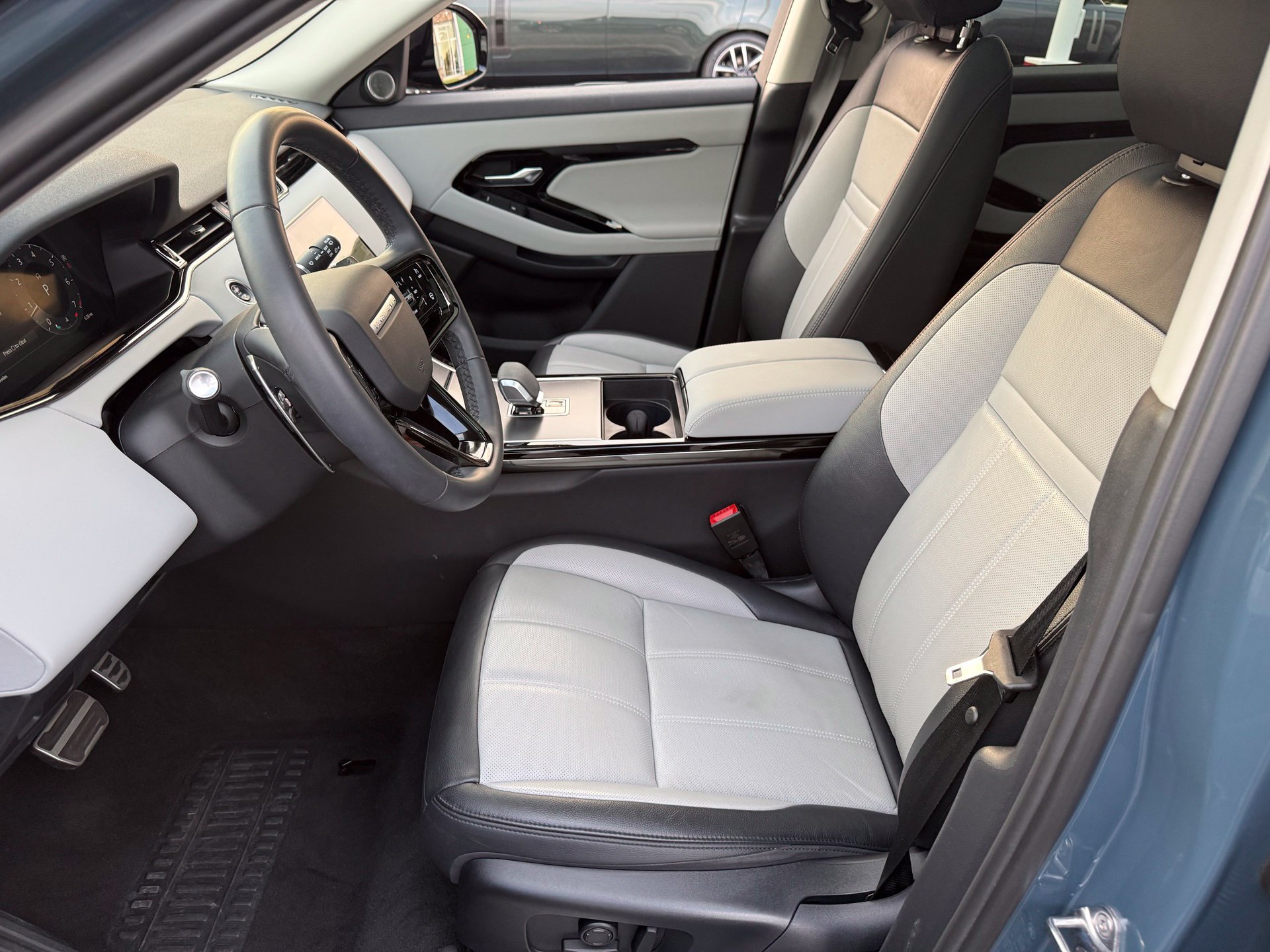 Used 2024 Land Rover Range Rover Evoque Dynamic SE AWD/4WD image 21