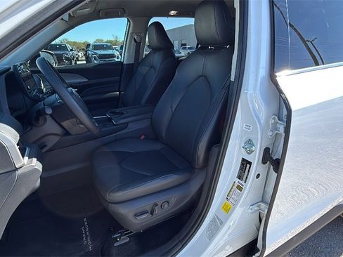 Used 2024 Toyota Grand Highlander XLE image 12
