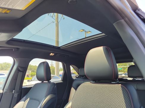 Used 2025 Ford Escape ST-Line w/ Tech Pack #1 AWD/4WD image 8