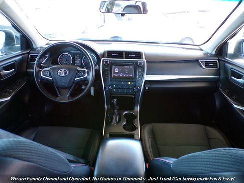 Used 2016 Toyota Camry SE FWD image 31