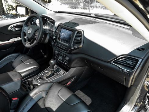 Used 2022 Jeep Cherokee Trailhawk w/ Sun, Sound & Nav Group AWD/4WD image 24