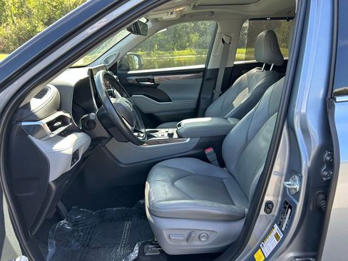 Used 2023 Toyota Highlander Limited AWD/4WD image 15