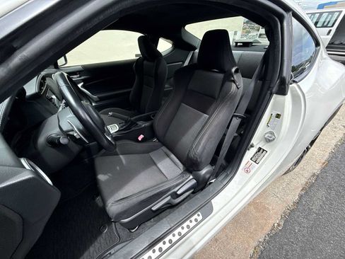 Used 2017 Toyota 86 RWD image 12