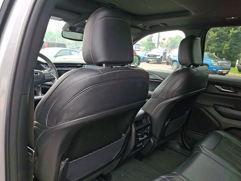 Used 2023 Jeep Grand Cherokee Altitude AWD/4WD image 21
