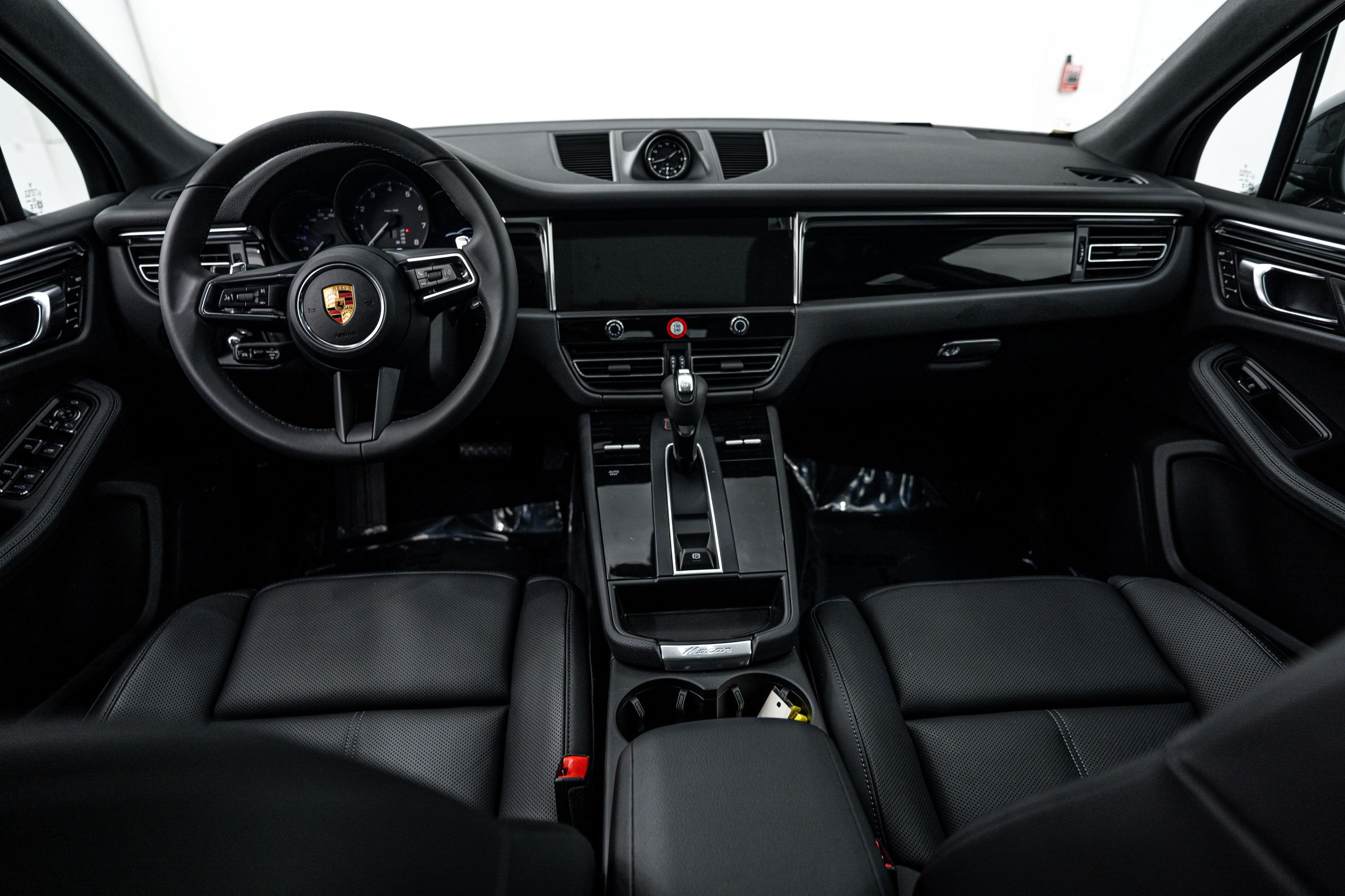 Certified 2026 Porsche Macan AWD/4WD image 22