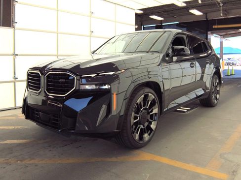 Used 2023 BMW XM image 2