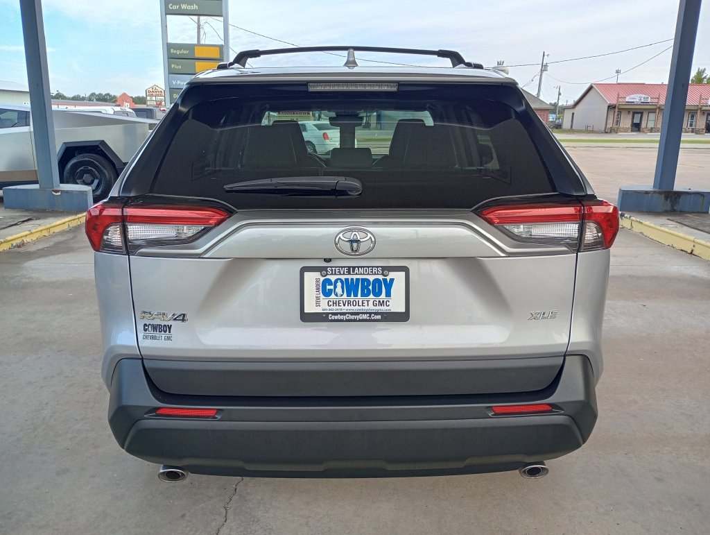 Used 2024 Toyota RAV4 XLE Premium FWD image 4