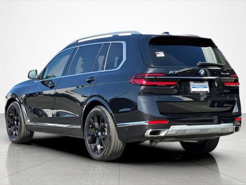 Used 2025 BMW X7 xDrive40i AWD/4WD image 3