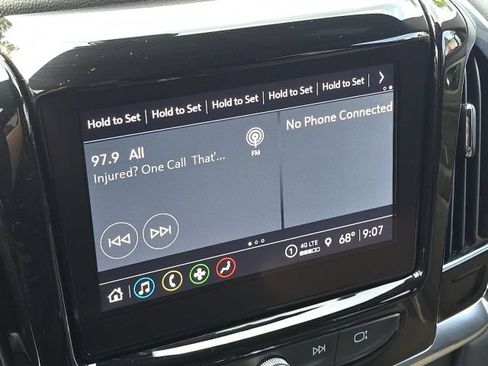 Used 2023 Chevrolet Traverse LT FWD image 28