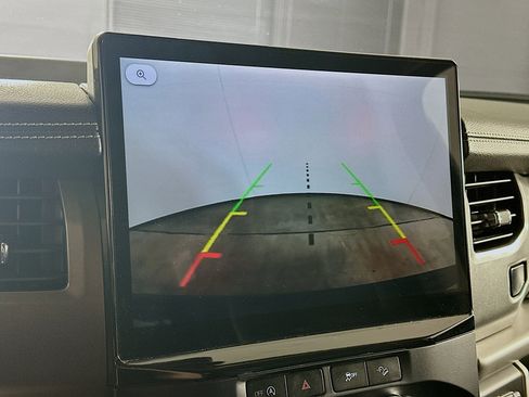 Used 2024 Ford Expedition XLT image 23