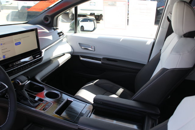 Certified 2026 Toyota Sienna XSE FWD image 50