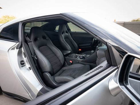 Used 2024 Nissan GT-R Premium w/ Floor Mat Package AWD/4WD image 37