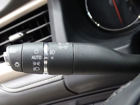 Used 2023 GMC Acadia Denali image 19