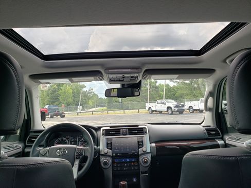 Used 2022 Toyota 4Runner Limited AWD/4WD image 29