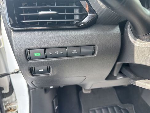 Used 2025 Nissan Sentra SV FWD image 18
