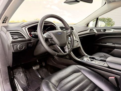 Used 2018 Ford Fusion SE w/ Equipment Group 602A FWD image 15