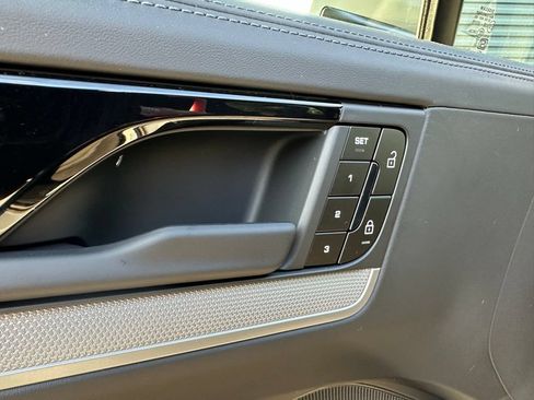 Certified 2026 Porsche Cayenne E-Hybrid Coupe AWD/4WD image 19