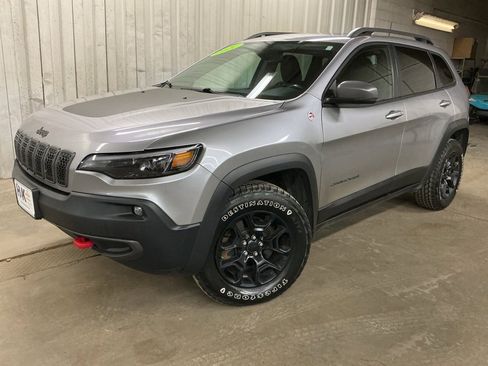 Used 2021 Jeep Cherokee Trailhawk w/ Sun & Sound Group image 4