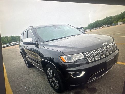 Used 2017 Jeep Grand Cherokee Overland w/ Jeep Active Safety Group AWD/4WD image 4