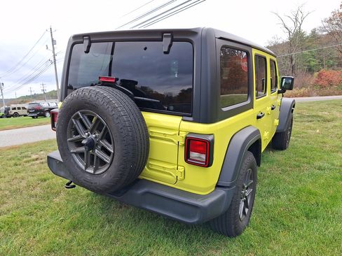 Used 2024 Jeep Wrangler Sport S image 10