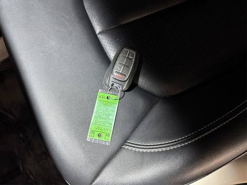 Used 2024 Chrysler Pacifica Touring-L FWD image 28