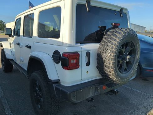 Used 2019 Jeep Wrangler Unlimited Sahara w/ Quick Order Package 24M Moab AWD/4WD image 4