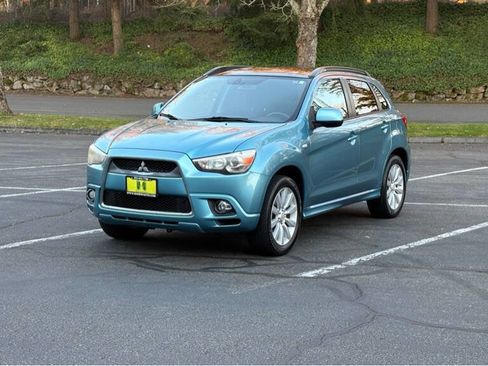 Used 2011 Mitsubishi Outlander Sport SE image 1