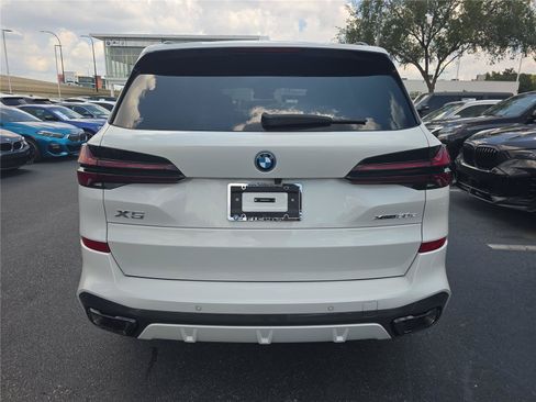 Used 2026 BMW X5 xDrive50e w/ M Sport Package AWD/4WD image 4