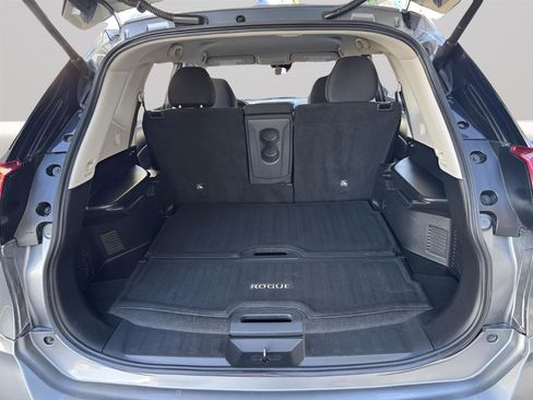 Used 2019 Nissan Rogue SV image 26