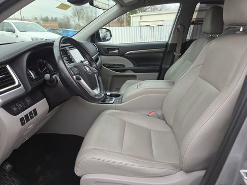 Used 2019 Toyota Highlander Limited image 16