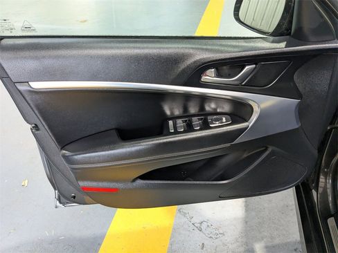 Used 2023 Genesis G70 2.0T image 11