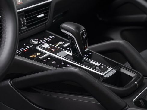 Used 2021 Porsche Cayenne GTS image 31