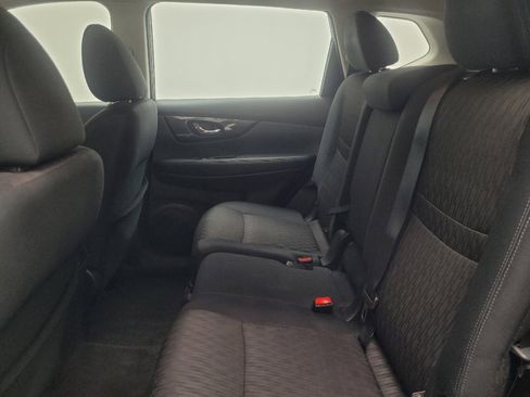 Used 2018 Nissan Rogue S AWD/4WD image 18