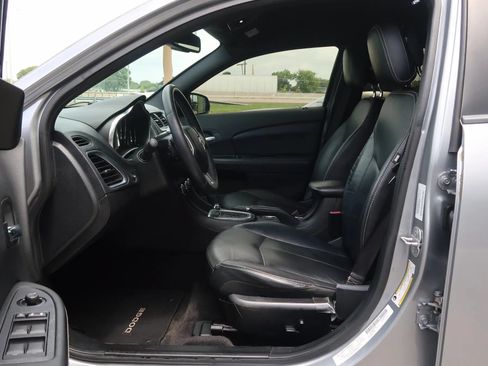 Used 2014 Dodge Avenger SXT FWD image 16