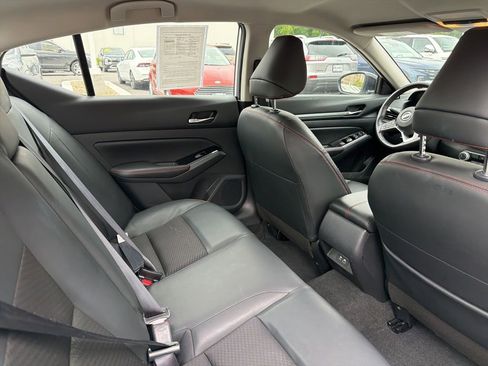 Used 2025 Nissan Altima 2.5 SR FWD image 13