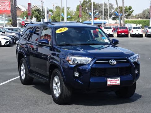 Used 2021 Toyota 4Runner SR5 Premium w/ Moonroof Package RWD image 2