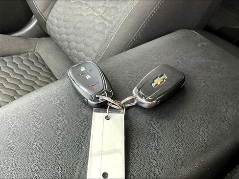 Used 2021 Chevrolet Equinox LT image 32