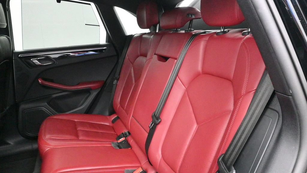 Certified 2023 Porsche Macan AWD/4WD image 13