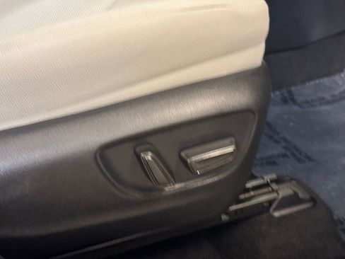 Used 2024 Toyota Grand Highlander XLE image 28