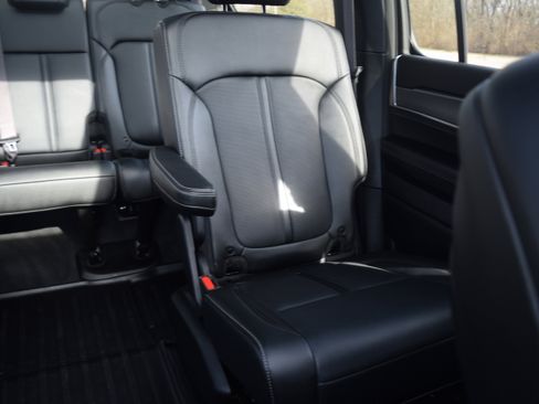 Used 2023 Jeep Wagoneer Series II image 16