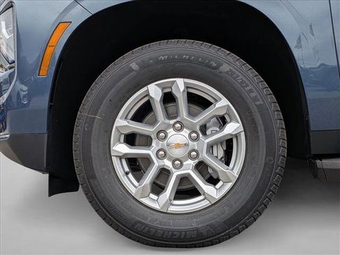 New 2026 Chevrolet Suburban LS image 18