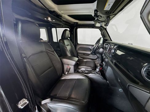 Used 2022 Jeep Wrangler Unlimited Sahara image 21