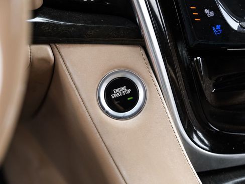 Used 2019 Cadillac Escalade Platinum AWD/4WD image 18