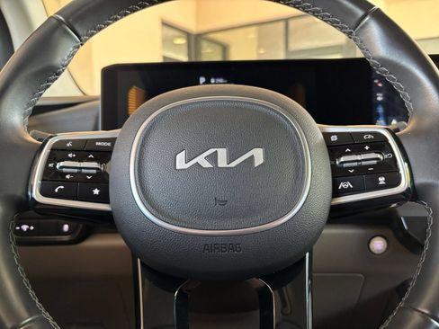 Used 2026 Kia Carnival FWD image 25