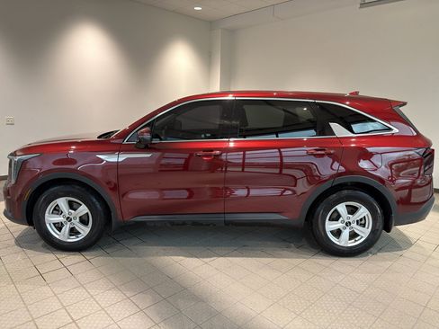Certified 2024 Kia Sorento LX image 2