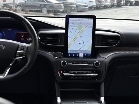 Used 2020 Ford Explorer Platinum w/ Premium Technology Package image 30