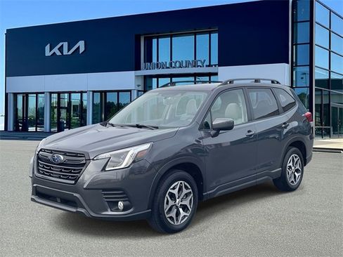 Used 2023 Subaru Forester Premium image 8