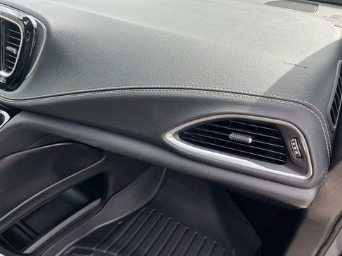 Used 2023 Chrysler Pacifica Limited w/ S Appearance Package image 24