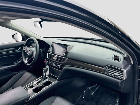 Used 2018 Honda Accord EX image 28