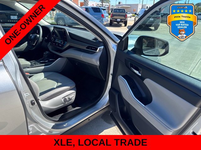 Used 2024 Toyota Highlander XLE FWD image 12